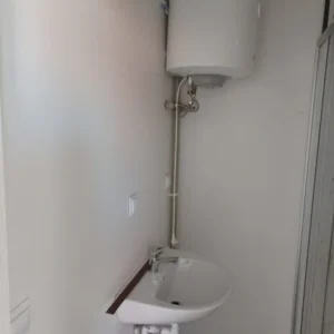 BUNGALOW CON INSTALACIONES SANITARIAS (50M2)